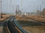 Bahnhof Samtens in Richtung Stralsund,am 21.Dezember 2012,aufgenommen vom Bahnsteig aus.Zwischen den Hauptgleisen befindet sich ein Kreuzungs-und �berholgleis.Lade-und Anschlu�gleise existieren nicht
