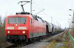 120 102 der Bahnlogistik 24 kam am 03.01.2022 mit einem Getreidezug aus Bad Schandau, in zwei Teilen nach Mukran.