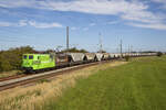 Die 151 138 von HSL fuhr mit einem elend langen Getreidezug aus Mukran am 05.09.2023 in den Bahnhof von Altefähr hinein und passte gerade so ins Bild.