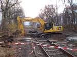 Ruhende Arbeiten an einem Durchlaß am ehemaligen Haltepunkt Pastitz am 21.November 2015.Auf Grund der Streckenunterbrechung fährt der PRESS VT650 032 nur zwischen Putbus und Lauterbach Mole.Von und nach Bergen/Rügen war SEV.