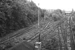 Blick von der Brücke Badstrasse auf die westliche Einfahrt Berlin-Gesundbrunnen im Mai 1988.