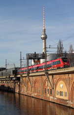 Ein Talent 2 der DB Regio unterwegs auf der Berliner Stadtbahn im Bereich der Michaelbrücke.