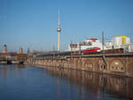 232 283 zieht einen WFL-Sonderzug (DZ 28983) nach Pulsnitz durch Berlin.