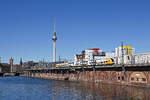 Ein sechsteiliger ODEG-Triebzug der Reihe 462 passierte am 08.04.26 auf dem Weg nach Potsdam die Berliner Jannowitzbrücke.