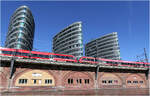 Schiffsrundfahrt durch Berlin - 

Zwischen den Tiras-Towers und der Spree f�hrt auf der Stadtbahn ein Talent-Triebzug in Richtung Ostbahnhof. 

Bild ganz bewusst nicht entzerrt. 

01.05.2026 (M)