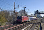 1216 229 der �BB rollte mit dem Leerpark des NJ 457 nach Graz vorbei am S-Bahnhof Tiergarten Richtung Hbf.