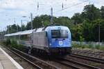 EU44 007 alias 370 007 rauscht mit einem EC durch Berlin Hirschgarten Richtung Berlin Ostbahnhof.