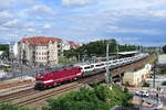 243 179-9 von Deltarail zieht einen VW Crafter Zug durch Berlin Köpenick in Richtung Wuhlheide.

Berlin 25.07.2023