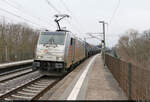 Über das Gegengleis wurde dieser Kesselzug mit 186 551-8 im Hp Magdeburg Herrenkrug geleitet, damit er dem umgeleiteten IC nach Leipzig Hbf nicht den Weg versperrt.

🧰 Railpool GmbH, vermietet an die HSL Logistik GmbH (HSL)
🕓 17.3.2022 | 13:06 Uhr