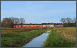 182 003-4 ist am 12.04.2022 mit dem RE 1 unweit des ehemaligen Haltepunktes Bergzow-Parchen unterwegs.