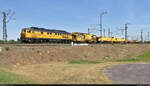 Mit dem Schnellumbauzug Plasser & Theurer SUM 315  Büffel  (99 80 9211 005-0 D-DB) kommt 233 493-6 (Lok 13 | 232 493-7 | 132 493-8) von Königsborn in Biederitz auf die Stadt Magdeburg zugefahren.

🧰 DB Bahnbau Gruppe GmbH
🕓 16.5.2022 | 12:51 Uhr
