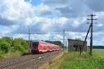182 015 schiebt ihren RE am ehelamigen Bahnhof Bergzow Parchen vorbei gen Magdeburg.