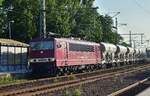 155 103 der CLR kommt mit Schüttwagen aus Richtung Berlin durch Biederitz gen Magdeburg gefahren.

Biederitz 21.07.2020