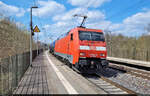 152 004-8 (Siemens ES64F) ist mit Kesselwagen im Hp Magdeburg Herrenkrug auf Gleis 1 Richtung Biederitz unterwegs.