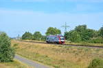 Nachschuss auf 640 121-9 als RB34 nach Stendal. Soeben dat er den Bahnhof Schönhausen verlassen und wird in kürze die Elbe überqueren.

Schönhausen 24.07.2019