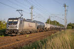 Rhein Cargo 187 076 mit einem Kesselzug von Stendell kommend, aufgenommen am Abzweig Srg (11.06.2022).
