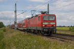 143 238 ziehend und 112 102 schiebend am RE 3 3311 (Stralsund Hbf - Falkenberg). Aufgenommen am 15.06.2022 bei Groß Kiesow.
