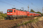 112 120 zieht den RE3 3314 Lutherstadt Wittenberg Hbf - Stralsund Hbf. Aufgenommen am 13.07.2022 in Stralsund am Abzw. Srg.