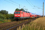 112 112 zog am Morgen des 22.08.2022 den RE3 3307 von Stralsund Hbf nach Falkenberg (Elster). Aufgenommen in Wüstenfelde.
