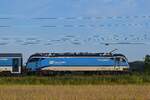 Seitenansicht auf 1216 237-8 welche den Railjet 257 nach Graz durch die Felder bei Trebbin schiebt. Obwohl die Railjet Garnitur das Farbschema der České dráhy hat ist der Eigentümer die ÖBB.

Trebbin 27.07.2023