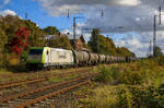 ITL 185 598 mit Kesselzug Durchfahrt Bf Miltzow am 09.10.2022.