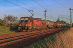 HSL war mit 187 536 und einem Kesselzug am 14.05.2022 auf dem Weg von Stendell nach Rostock Seehafen. Aufgenommen am Abzweig Srg.