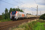 Die Schöne 159 002 der HVLE brachte am Abend, des 04.09.2022 einen schweren Güterzug von Wustermark nach Grimmen mit  Kopf  machen im Bahnhof Stralsund Rügendamm.