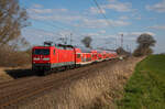 112 121 zog am 06.04.2023 den RE3 3310 nach Stralsund, durch Engelswacht.