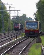 5.5.2014 Zepernick. 152 082 mit 5 Wagen und S2 nach Bernau bei der Durch- bzw. Einfahrt