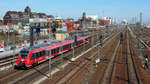 Tz 442 315 als RB 10 nach Nauen, hier in Berlin Beusselstraße mit dem Westhafen im Hintergrund.
Aufgenommen am 07.04.2018