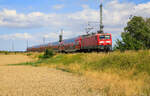 114 039 zog am 10.08.2022 den RE5 3513 von Stralsund nach Finsterwalde. Aufgenommen in Elmenhorst.