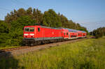 Die 143 238 zog am 28.05.2023 den RE5 13064 von Neustrelitz nach Stralsund und hat soeben die Ausweichanschlussstelle (mit Haltestelle) Utzedel verlassen.
