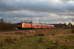 112 104 zog am 27.12.2022 den RE5 3510 von Berlin Südkreuz nach Stralsund. Aufgenommen in Wendorf.
