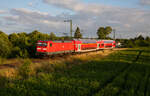 Mit einer Verspätung von fast 30 Minuten rollte am Abend, des 02.07.2023 die 112 182 mit ihrem RE5 aus Neustrelitz, kurz vor dem Ziel in den Abzweig Srg, in Stralsund hinein.