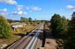 Der Blick von der Stra�enbr�cke vermittelt einen Gesamteindruck �ber den Zustand des Bahnhofes Grabowh�fe Anfang Oktober 2012. 
