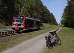 672 908 nahe Wesenberg, Haltepunkt Weißer See, rechts  das Fotografenrad.
