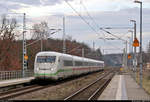 808 036-8 (Tz 236  Jüterbog ) durchfährt den Hp Jeber-Bergfrieden auf Gleis 2.

🧰 DB Fernverkehr
🚝 ICE 797 (Linie 13) Berlin Hbf (tief)–Leipzig Hbf
🚩 Bahnstrecke Wiesenburg–Roßlau (KBS 207)
🕓 5.12.2020 | 13:39 Uhr