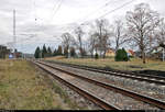 An dieser Stelle befand sich bis zur Stilllegung des Hp Thießen im Jahr 2012 noch ein Übergang für Fahrgäste zum anderen Bahnsteig, der vom Bahnpersonal gesichert werden musste.

🚩 Bahnstrecke Wiesenburg–Roßlau (KBS 207)
🕓 5.12.2020 | 14:18 Uhr