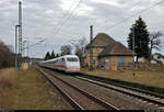 Nachschuss auf 401 572-3 (Tz 172  Aschaffenburg ) am Empfangsgebäude des ehemaligen Hp Thießen.

🧰 DB Fernverkehr
🚝 ICE 192 (Linie 13) Leipzig Hbf–Berlin Hbf (tief)
🚩 Bahnstrecke Wiesenburg–Roßlau (KBS 207)
🕓 5.12.2020 | 14:11 Uhr