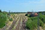 Blick auf den alten Rangierbahnhof Roßlau. Heute entsteht hier ein neuer Rangierbahnhof. Die alten Gebäude und das Stellwerk wurden abgerissen. Die Infrastruktur wird grundlegend erneuert.

Roßlau 27.07.2018