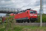 Am 01.05.2018 wurde ich von 120 204-3 überrascht, welche einen Doppelstockwagen von Wittenberge nach Berlin brachte, und dabei durch Vietznitz fuhr.
Ort: Vietznitz, 01.05.2018