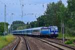 193 297 fährt mit ihren Eurocity durch Blankenfelde weiter über den Berliner Außenring nach Berlin tief.

Berlin 17.07.2020