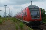 Eine Dosto-Garnitur erreicht als RB 14 (RB 18610) den Endbahnhof Nauen.