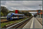 632 026 der NEB fährt am 08.04.2017 durch den Bahnhof Hoppegarten.