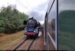 Lichterfahrt ins Lausitzer Braunkohlerevier

Parallelfahrt beider Sonderzüge zwischen Cottbus Hbf und Peitz Ost. Im Bild der Dresdner Zugteil mit 50 3648-8 (50 967) an der Spitze.

🧰 Sächsisches Eisenbahnmuseum e.V. (SEM) | Lausitzer Dampflok Club e.V. (LDC) | Traditionsgemeinschaft Bw Halle P e.V.
🚝 DZ 31978 Dresden Hbf–Peitz Ost
🕓 5.11.2022 | 12:28 Uhr