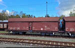 Lichterfahrt ins Lausitzer Braunkohlerevier

Vierachsiger Selbstentladewagen für den Kohletransport mit der Bezeichnung  Fals-x <sup>164</sup>  (31 80 6656 618-9 D-TSSC), gesehen aus dem Fenster eines Sonderzuges in Peitz Ost, dem Werksbahnhof des Kraftwerks Jänschwalde.

🧰 TSS Cargo a.s.
🕓 5.11.2022 | 12:37 Uhr