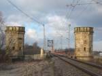 Neue Eisenbahnbr�cke Torgau mit Widerlagert�rmen.