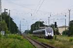 1442 310 fährt in Annaburg aus in Richtung Falkenberg.