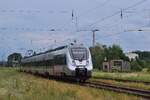 1442 304 fährt als RB51 in Annaburg aus in Richtung Jessen.