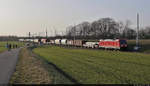 Gemischter Gz mit 187 190-4 unterwegs an der Stichelsdorfer Straße Richtung Delitzsch.
Aufgenommen im Gegenlicht.

🧰 DB Cargo
🚩 Bahnstrecke Halle–Cottbus (KBS 219)
🕓 25.2.2021 | 16:30 Uhr